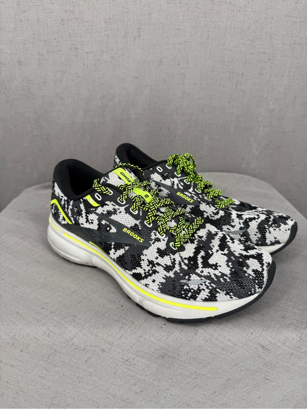 Brooks Ghost 15 White Black Camo Running Shoes 1203801B029 Womens Sz 8.5